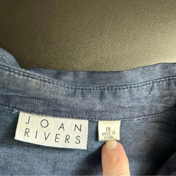 Joan Rivers Women's 1X Lightweight Denim Shirt Ruffle Hem Roll Tab Cotton Modest - Picture 8 of 13